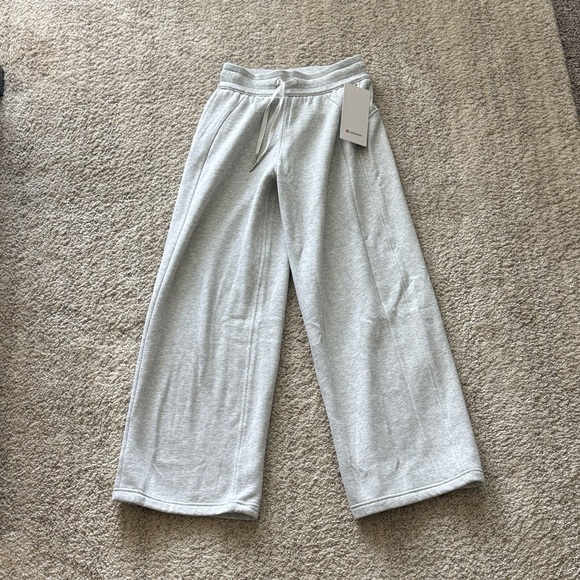 NWT Lululemon Scuba Mid-Rise Wide-Leg Pant - Picture 3 of 7